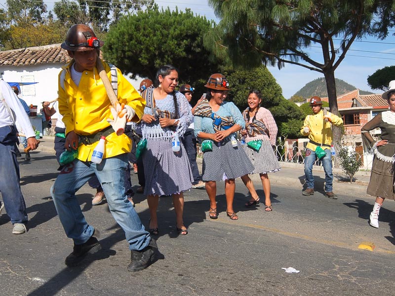 folklorica_festival_sucre_bolivia.jpg