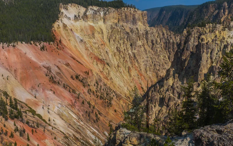 stunning_canyon_view_yellowstone_national_park.jpg