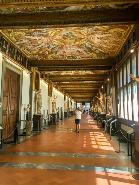 inside_uffizi_gallery.jpg