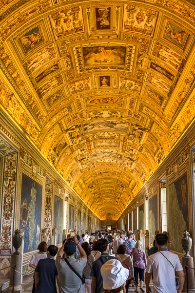 inside_vatican_museum.jpg