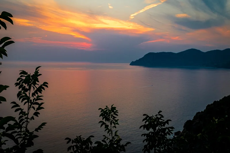 cinque_terre_sunset.jpg