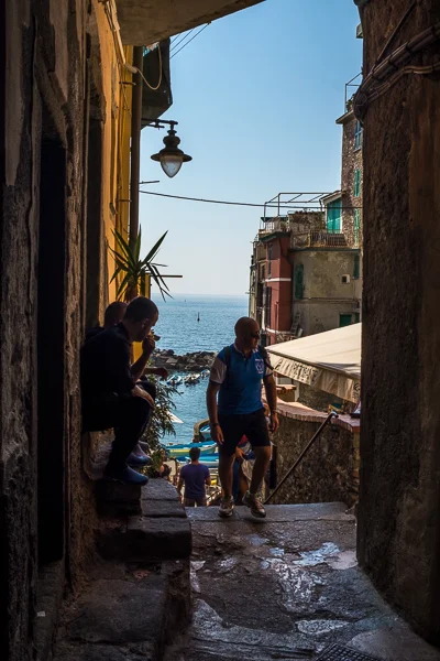 cinque_terre_riomaggiore_archway.jpg