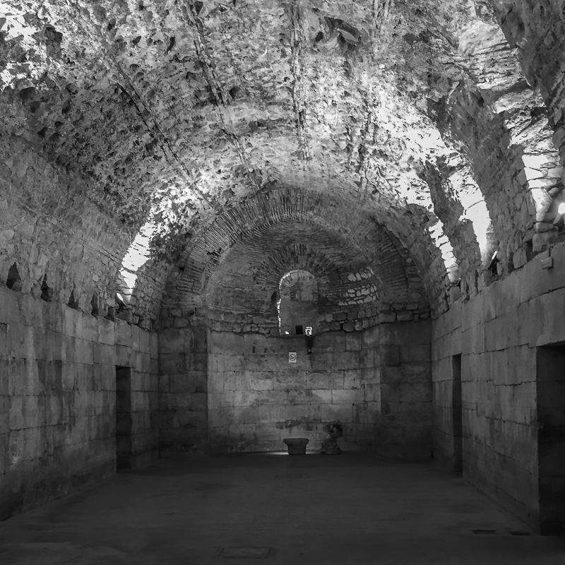diocletian_underground_halls_2.jpg