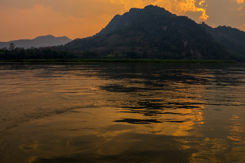 sunset_mekong_river_luang_prabang.jpg