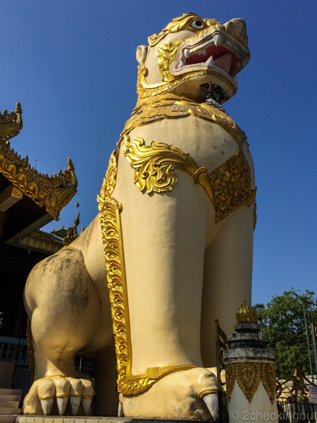 massive_lion_statue_entrance_shwedagon-pagoda_yangon_myanmar.jpg
