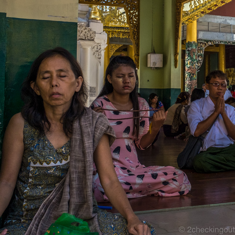 locals_praying_shwedagon-pagoda_yangon_myanmar.jpg