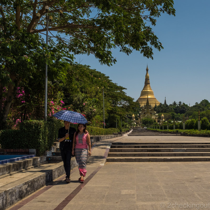 couple_peoples_park_yangon_myanmar.jpg