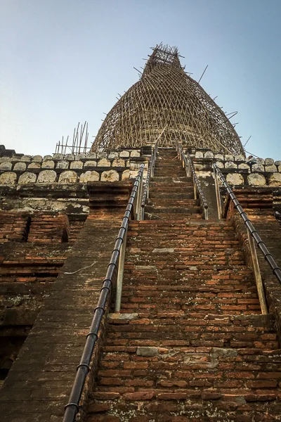 steps_leading_up_shwesandaw_pagoda_bagan_myanmar.jpg