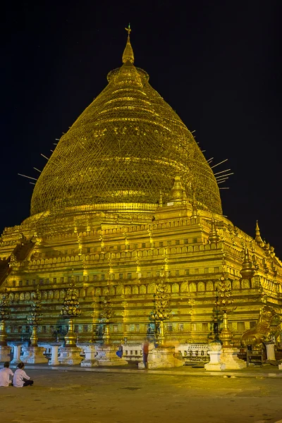 The glistening Shwezigon Pagoda