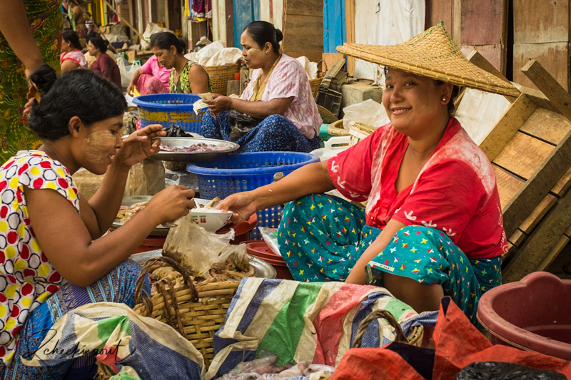 market_ngapoli_beach_myanmar.jpg