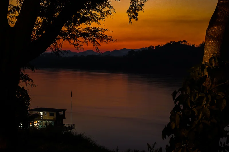 mekong_river_sunset.jpg