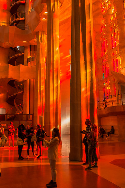 inside-sagrada-famílía-orange-glow.jpg