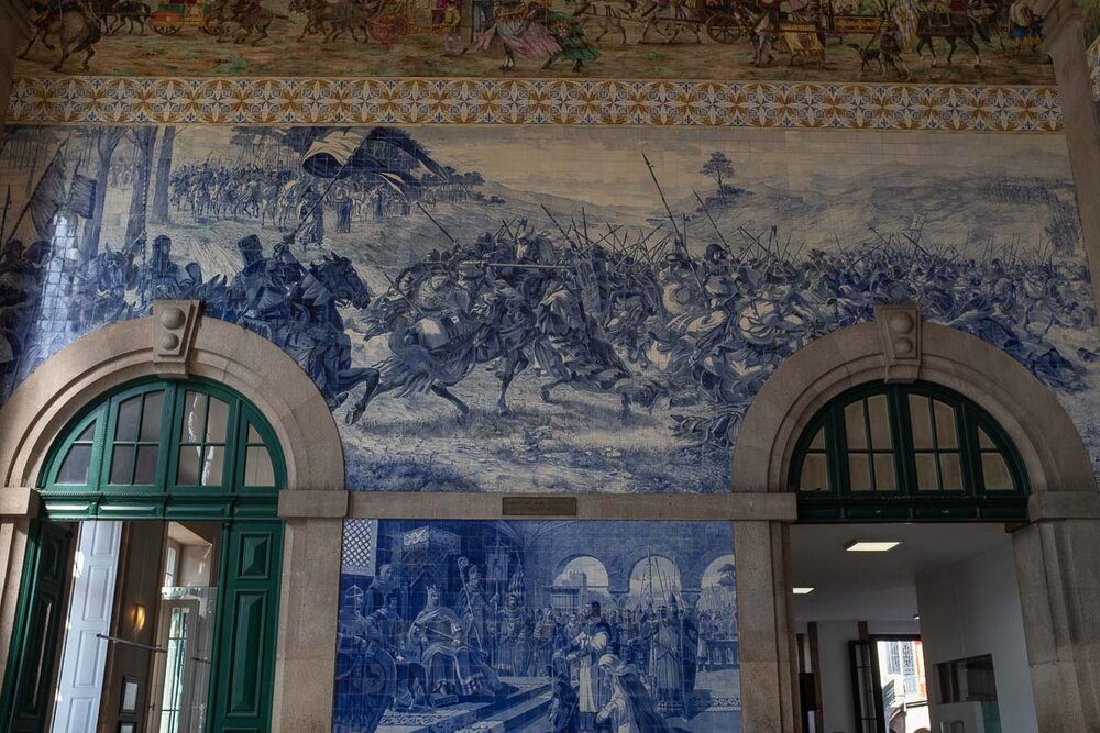 tiled_foyer_of_São_Bento train_station _Porto_Portugal.jpg