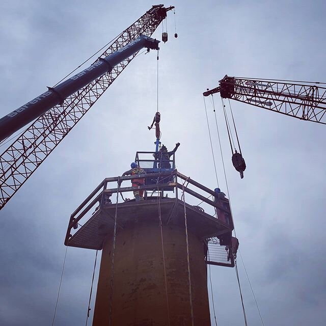 Nothing better than grout day

#commercialdiver #commercialdiving #kirbymorgan #manitowoccranes #liebherrcranes #cranesoncranes #crawlercrane #mobilecrane #groutday #underwaterspecialists