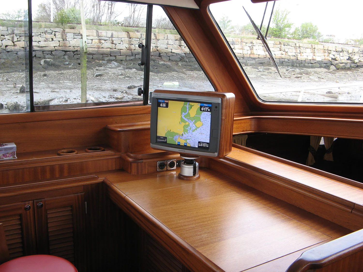 1500-Custom-chartplotter-box-and-swivell-mount-1.jpg