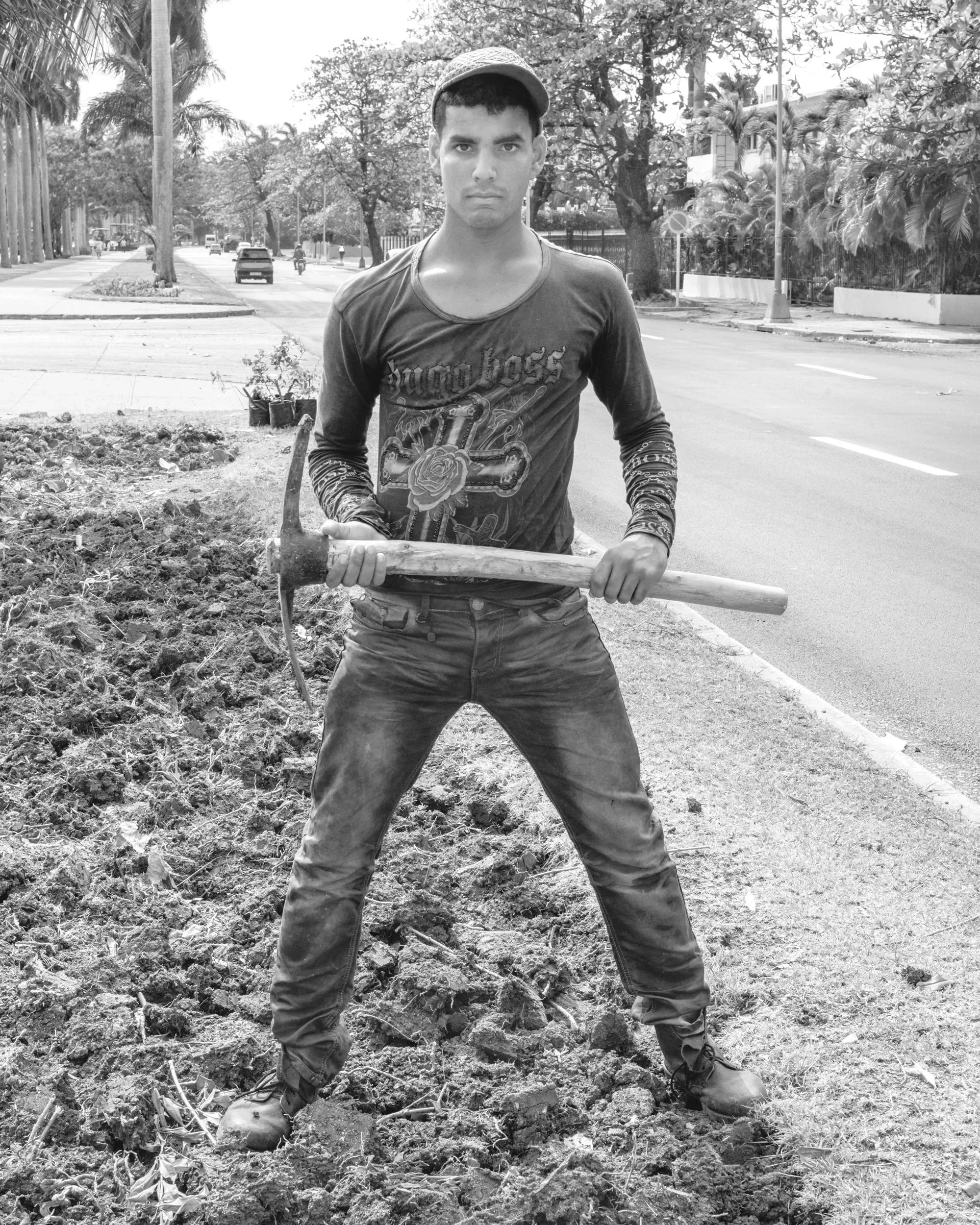 CUBA_Road_WORKER_BW.jpg