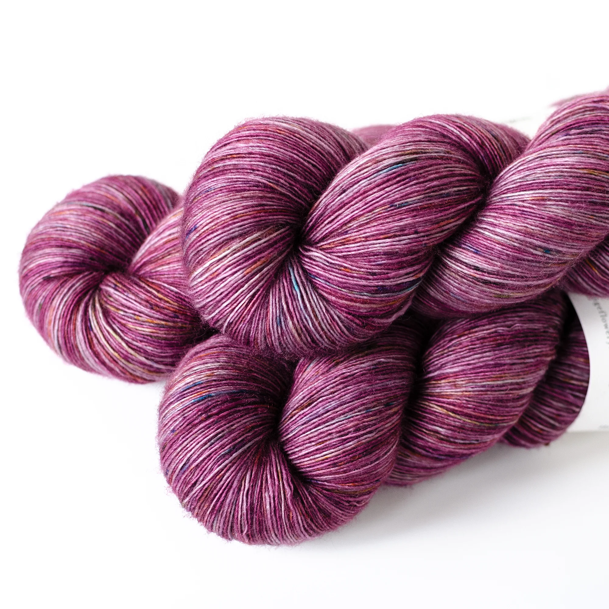 Lace - $25 100% Superwash Merino Wool unplied 870 yards / 796 meters 100 grams Heavy Lace Weight US 1-5 / 2.25-3.75mm Hand wash / Dry flat This is an extra soft and light single ply yarn.