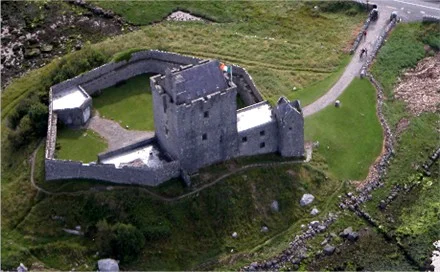 dunghaire_castle_rt_440.JPG