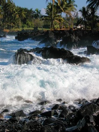 keanae_cove2_waves_440.jpg