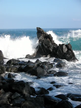 keanae_cove_waves_440.jpg
