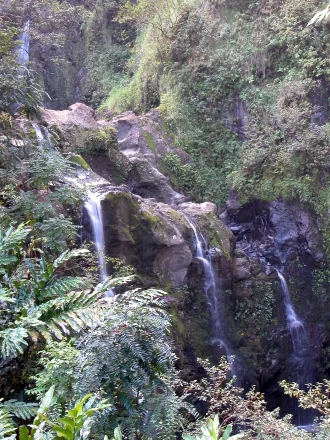 waikani_falls_440.jpg