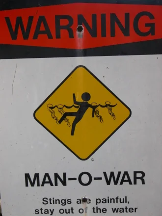 funnysign_manowar_440.jpg