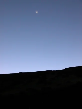 crescent_moon_landscape_440.jpg