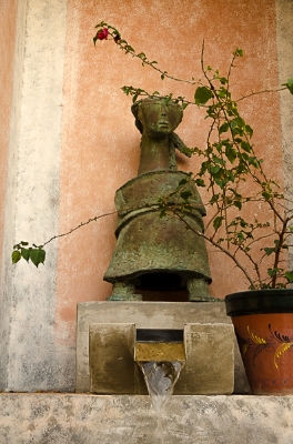 A fountain at the hotel, El Convento
