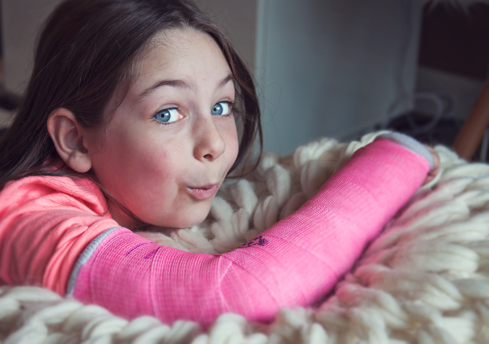 MOMENTS || BRIGHT PINK CASTS, MOMMY GUILT & KNIT CITY