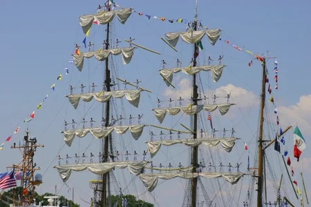 Sailors on Crosstrees.jpg