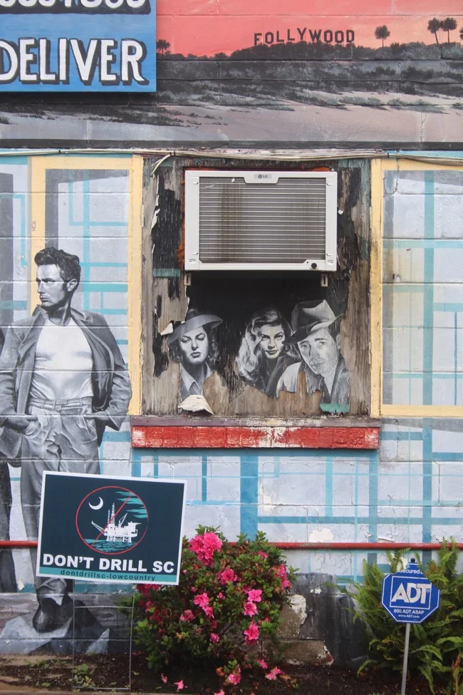 Bogey & Bacall, Planet Follywood, Folly Beach, SC Photo by William R. Beebe