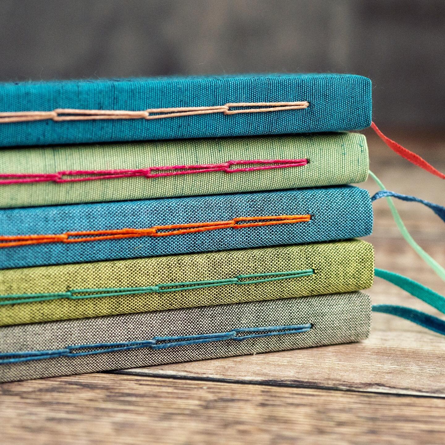 Despite being a 4 day week, this week feels looong! I can&rsquo;t wait to get back in the studio tomorrow night to foil some covers I made at the weekend.
.
#bookbinding #handbound #handstitched #handmadejournals #journals #journaling #luxuryjournal 