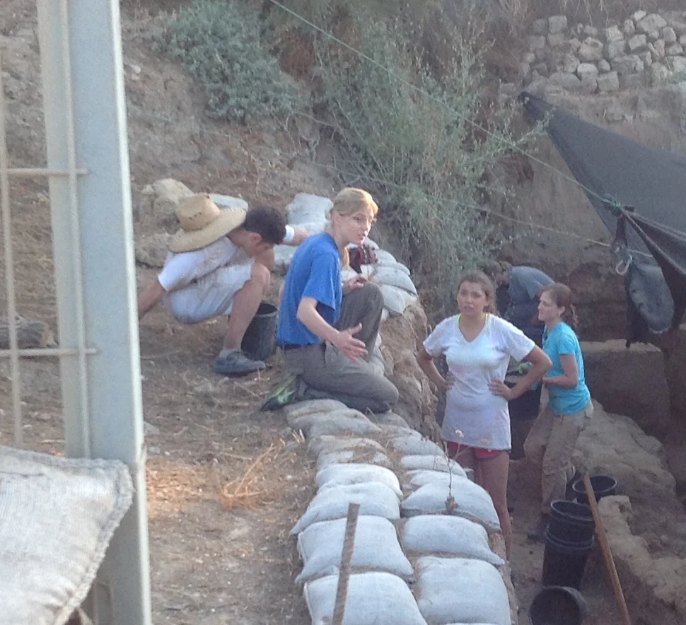 Kate Birney explaining things to her volunteers