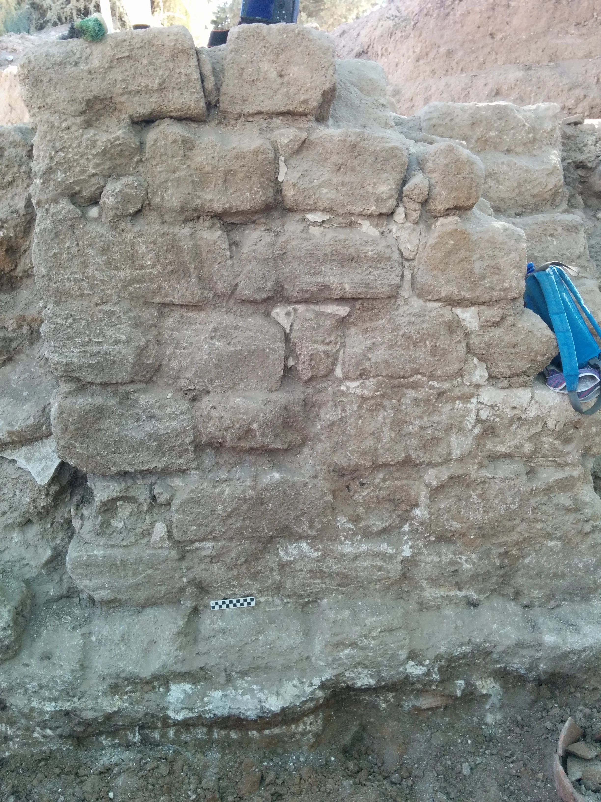 Surface bedding running up to wall