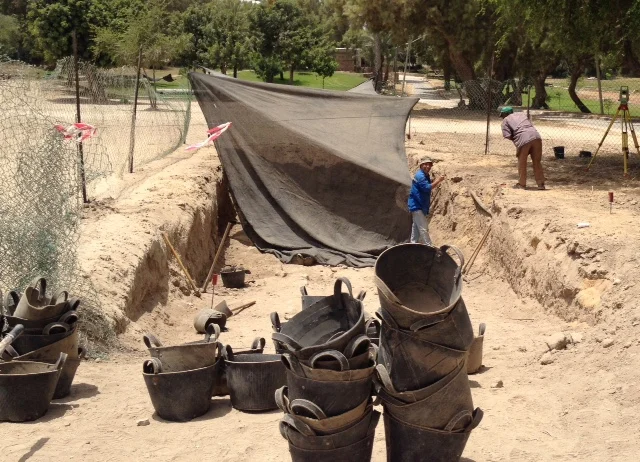 Hanging the shade cloth in Grid 25