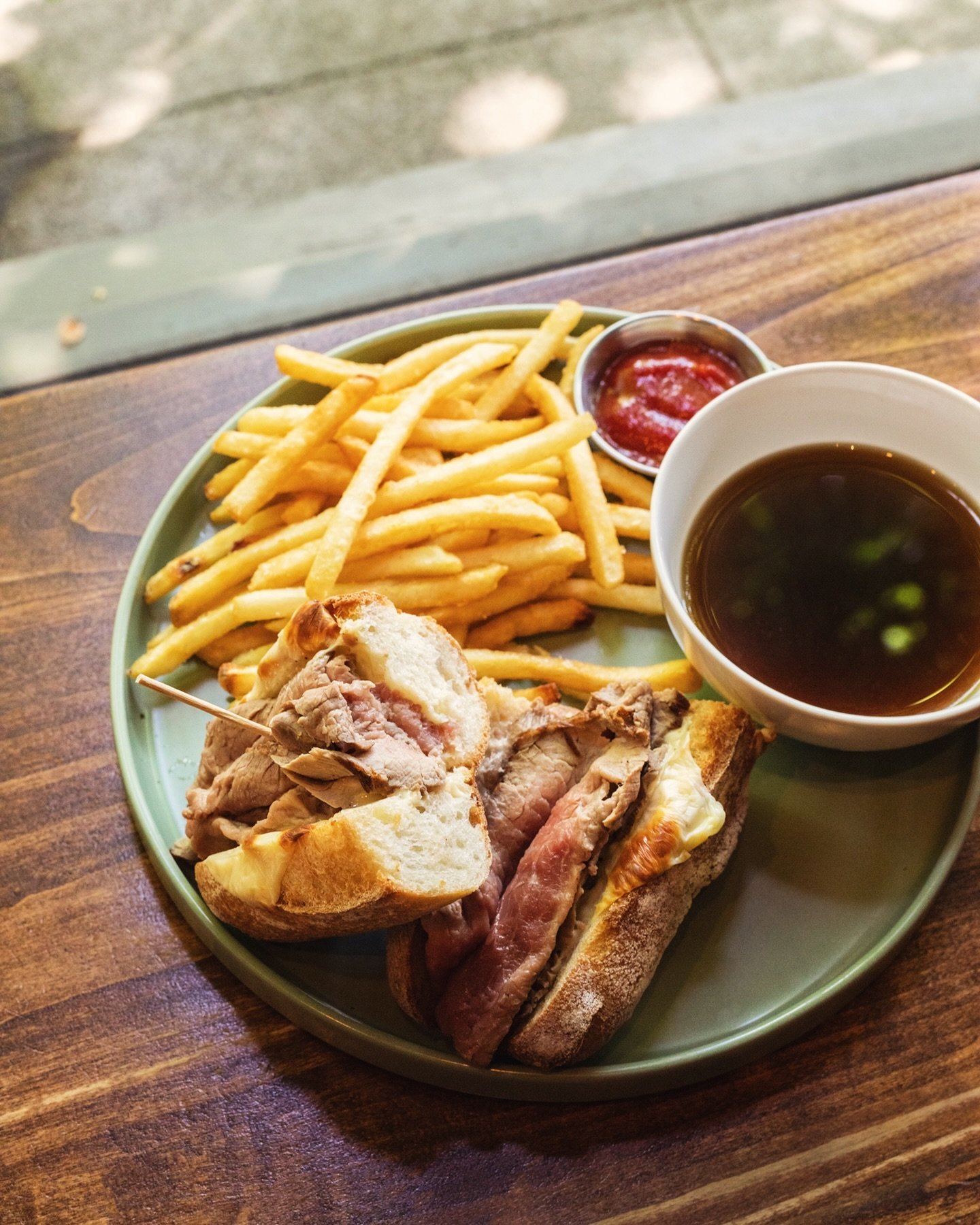 Feels like a &ldquo;French Dip for the Win&rdquo; kind of day.  Roast Beef, Grand Central Baguette, Swiss Cheese, Horseradish Aioli, Au Jus and a side of Fries. Yes please! 
.
.
.
.
#pdxeats #pdxfireside #portlandoregon #frenchdip