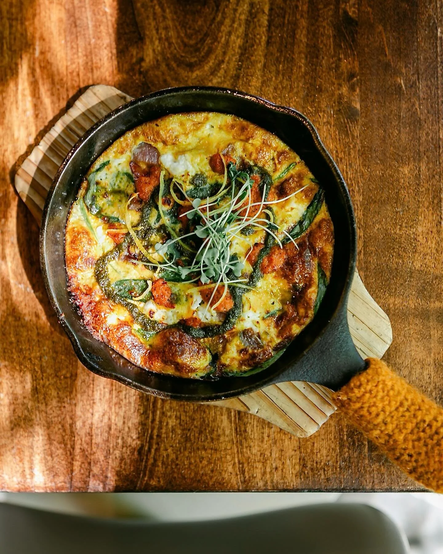 πΏ A little Monday surprise…
Our Veggie Frittata — normally a weekend brunch favorite — is making a special weekday appearance today!
Made with snap peas, roasted red bell peppers, red onion, spinach, goat che