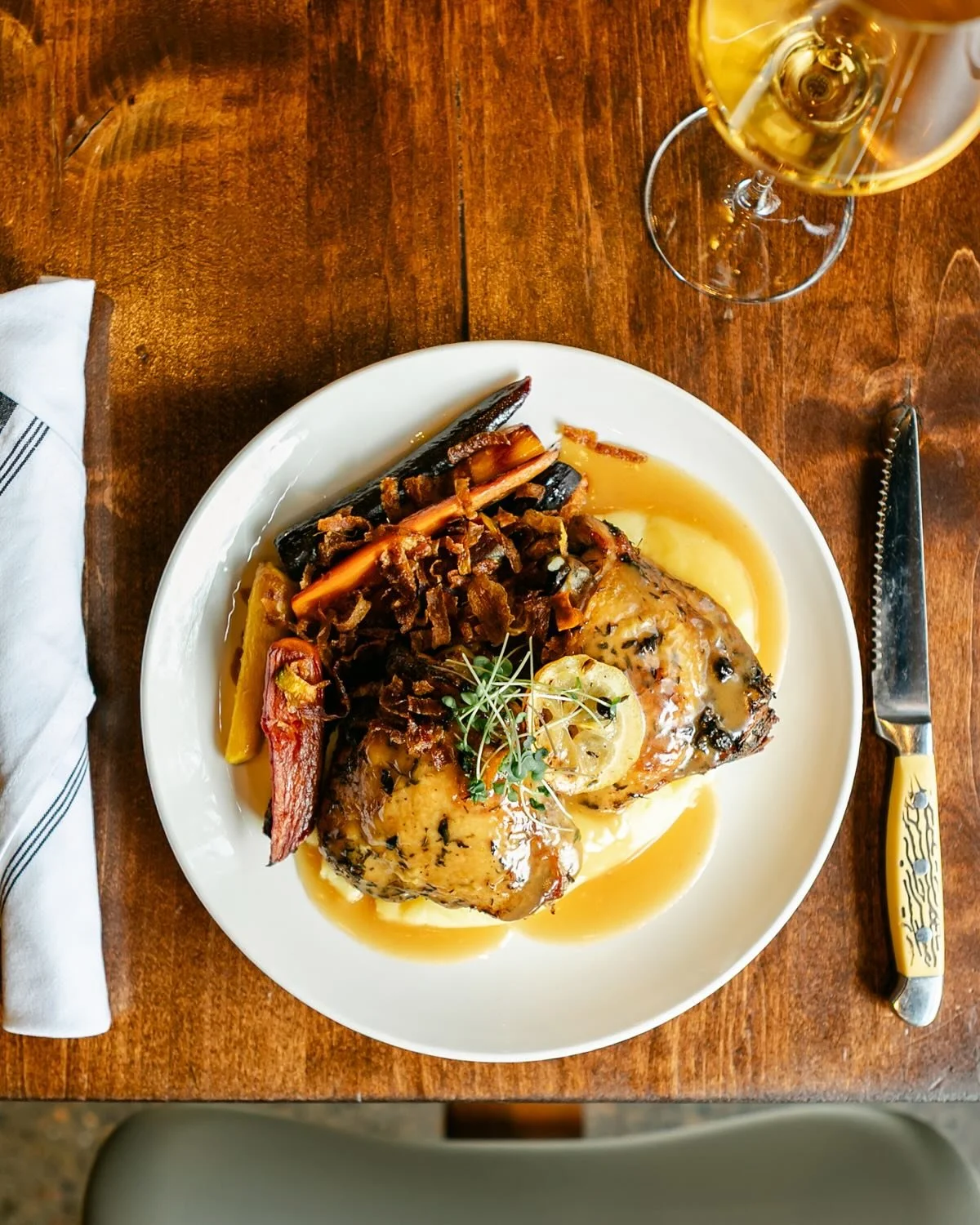 🍋&nbsp;LEMON THYME BRAISED CHICKEN&nbsp;&mdash; Now on the menu!
Chef Nate&rsquo;s newest creation: Tender Draper Valley chicken thighs slow-braised with lemon and thyme, served with roasted heirloom carrots, sour cream mashed potatoes, and rich gra