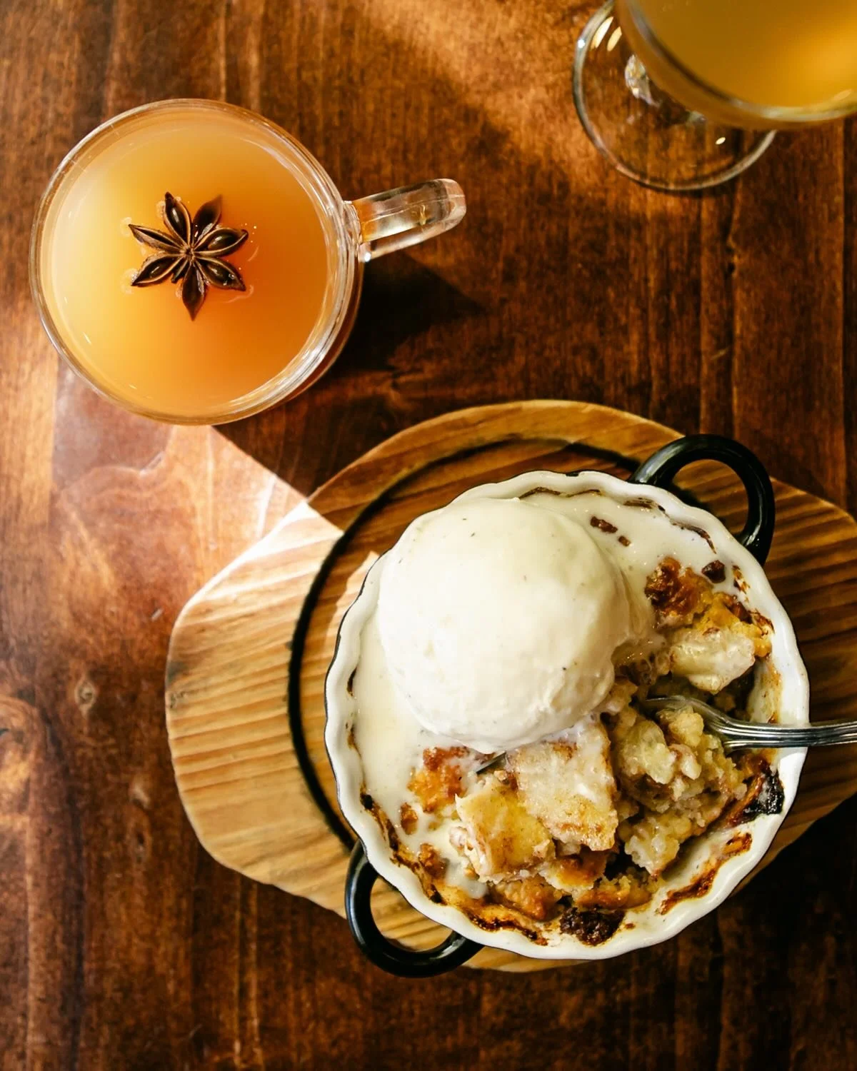 🍏&nbsp;APPLE COBBLER is back for the season!
Warm cinnamon-spiced apples, a golden crumbly crust, and a scoop of Tillamook vanilla bean ice cream.
Pair it with a hot mug of Sweater Weather, our house mulled cider with pear brandy, apple brandy, and 