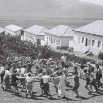 Kibbutz-members-at-Kibbut-006 1936_ from the guardian.jpg