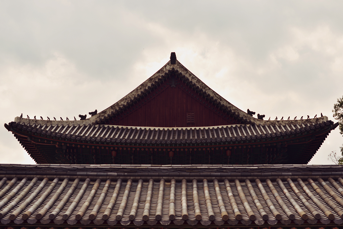 Animal shaped figurine roof tiles (Japsang) used to show the grandeur of a building and as a shamanic symbol to chase away evil spirits