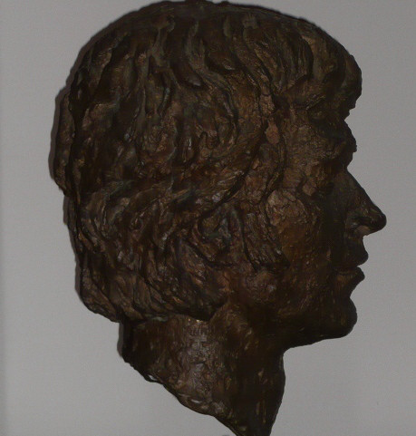 02_Bronze bust by Benno Schotz of John Cairney as Robert Burns 1969 (5).jpg