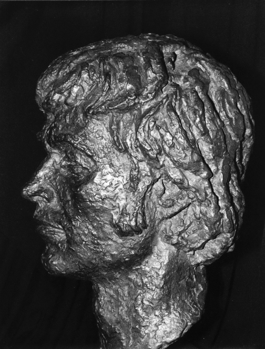 09_Bronze bust by Benno Schotz of John Cairney as Robert Burns 1969 (2).jpg