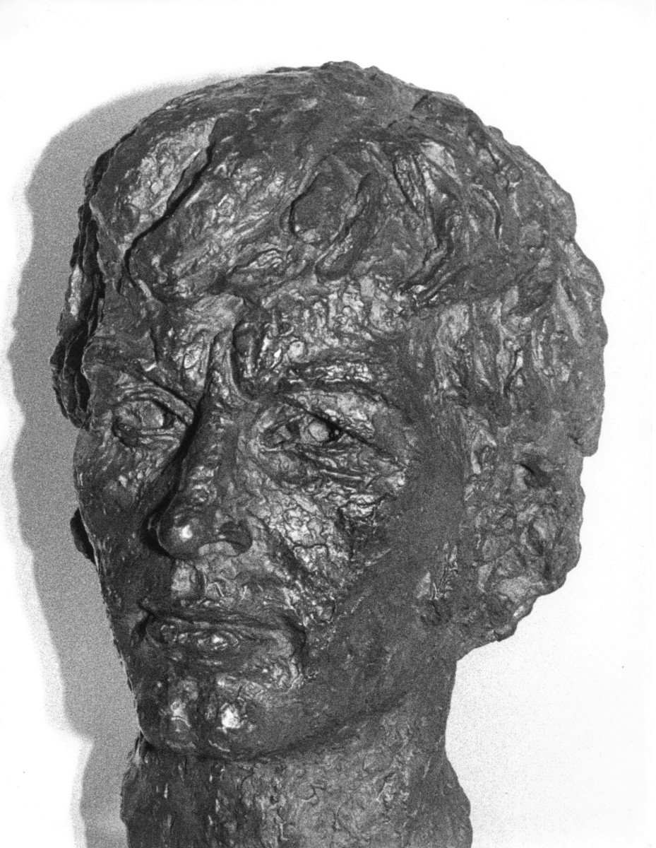 10_Bronze bust by Benno Schotz of John Cairney as Robert Burns 1969.jpg