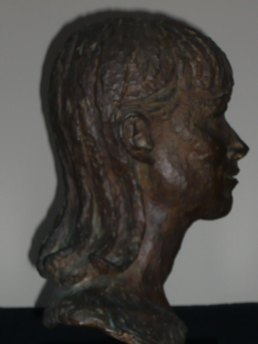 04_Bronze bust by Benno Schotz of Alannah O'Sullivan 1979.jpg