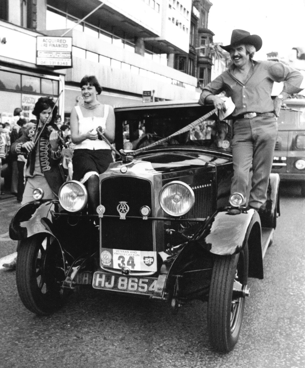 33_John Cairney & Alannah O'Sullivan in The Edinburgh Festival Parade 1978.jpg