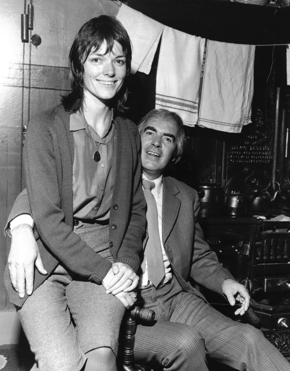 37_John Cairney & Alannah O'Sullivan in The Tenement House, Glasgow c1986.jpg