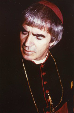 08_John Cairney as Becket in 'Murder in the Cathedral' Edinburgh Festival 1986 (6) Photo Gerald McGrath.jpg