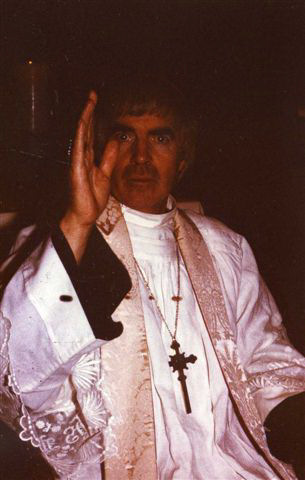 09_John Cairney as Becket in 'Murder in the Cathedral' Edinburgh Festival 1986 (7) Photo Gerald McGrath.jpg