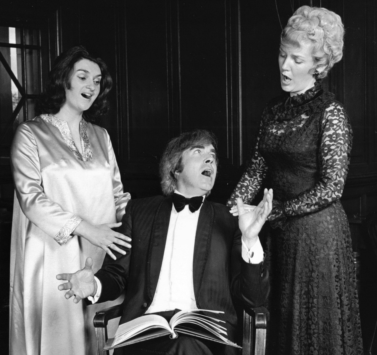 03_John Cairney with Singers in 'The Scotland Story' 1976.jpg